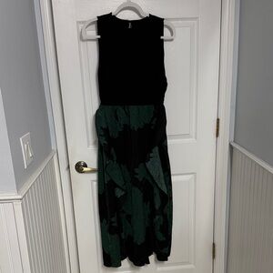 Chic Black and Green Midi Dress